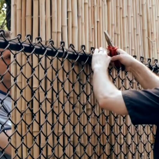 Виды крепежа для сетки рабица